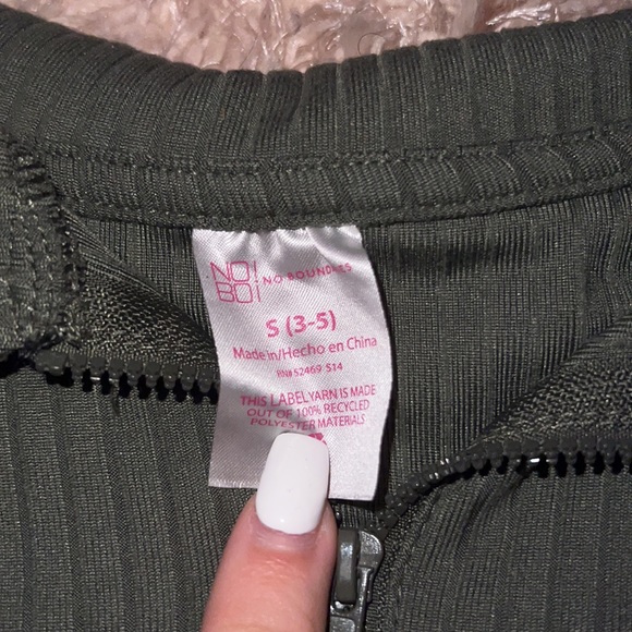 Green zip-up short sleeve shirt - Picture 3 of 3